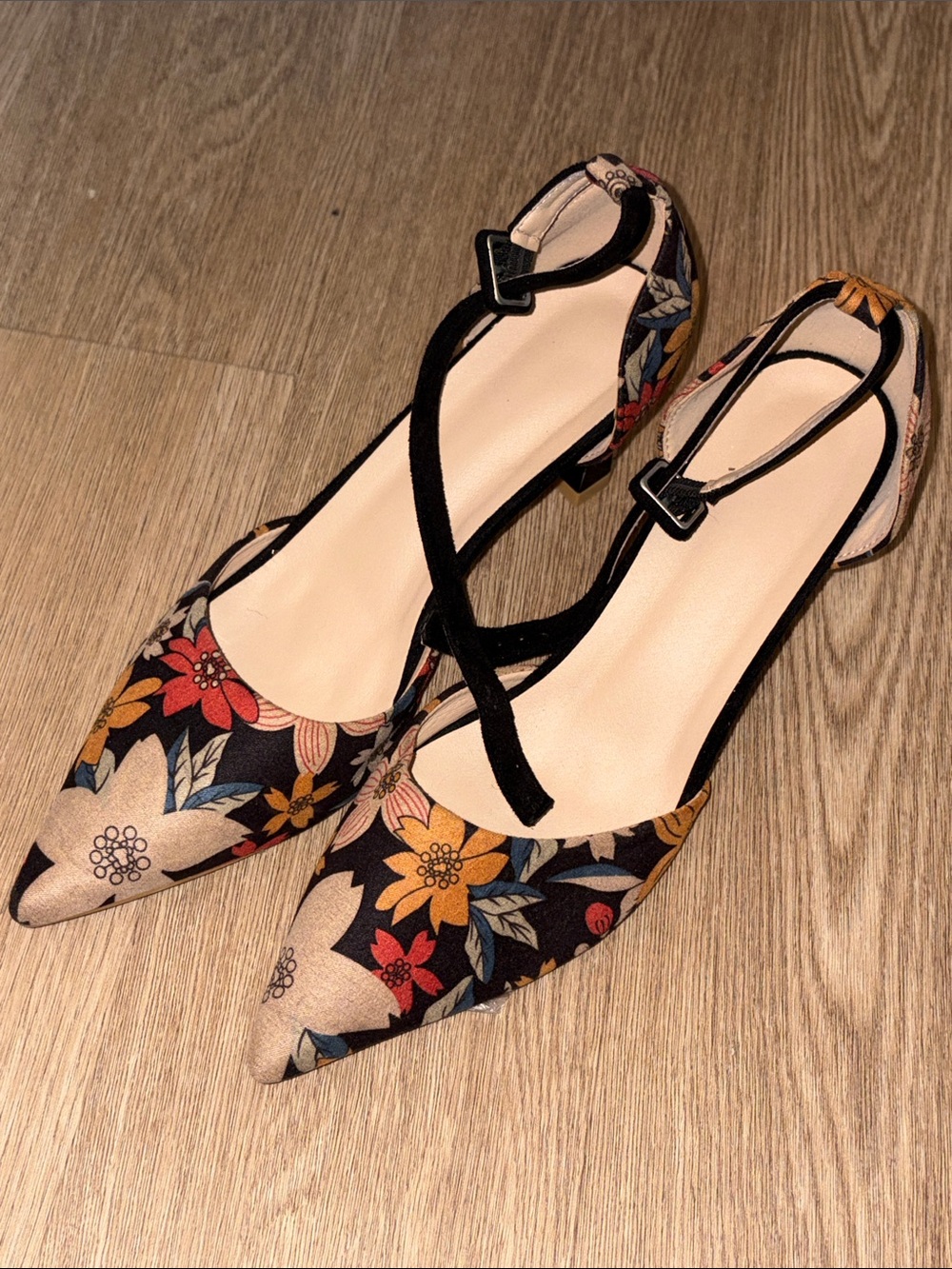 SHEIN Black Floral Pointed-Toe Ankle-Strap Flats